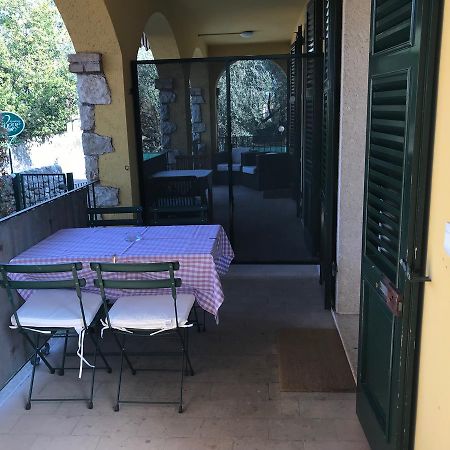 Aparthotel Residenza Le Logge Torri Del Benaco Esterno foto
