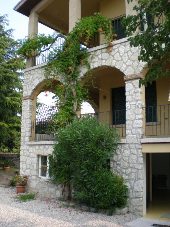 Aparthotel Residenza Le Logge Torri Del Benaco Esterno foto