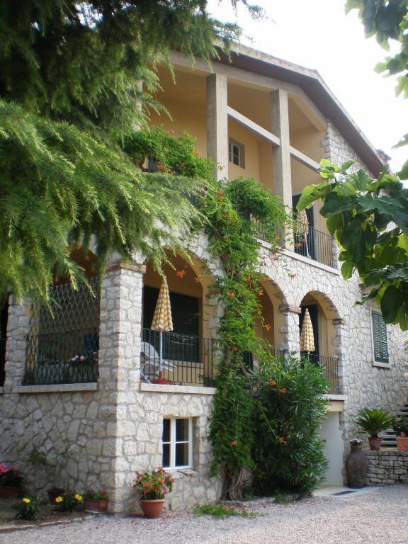 Aparthotel Residenza Le Logge Torri Del Benaco Esterno foto