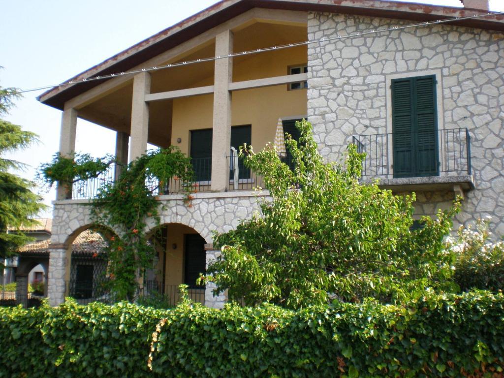 Aparthotel Residenza Le Logge Torri Del Benaco Esterno foto