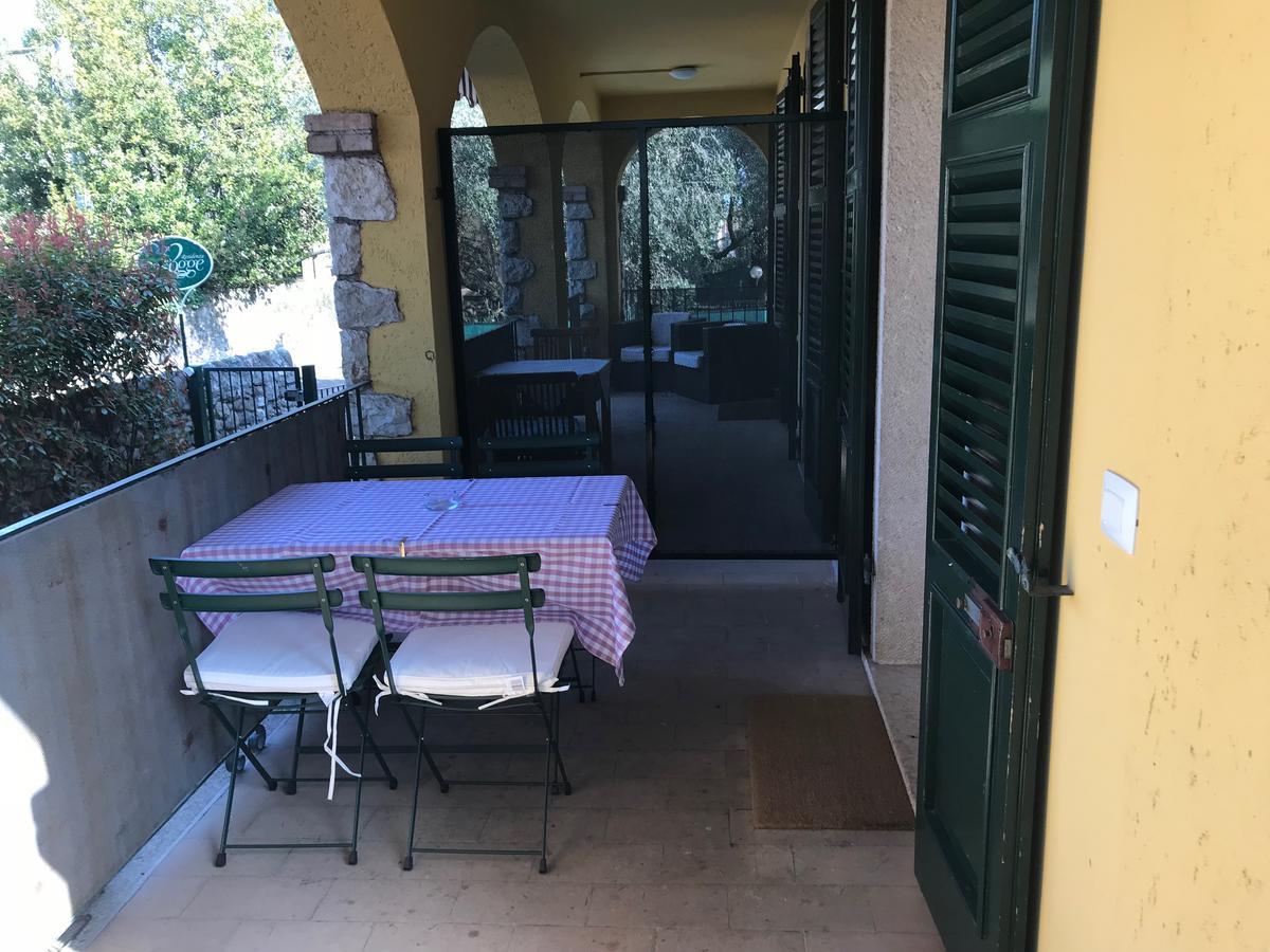 Aparthotel Residenza Le Logge Torri Del Benaco Esterno foto