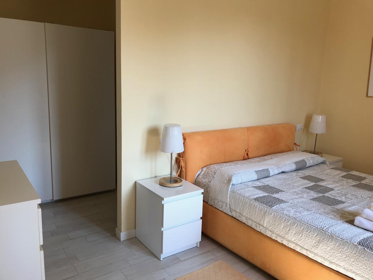 Aparthotel Residenza Le Logge Torri Del Benaco Esterno foto