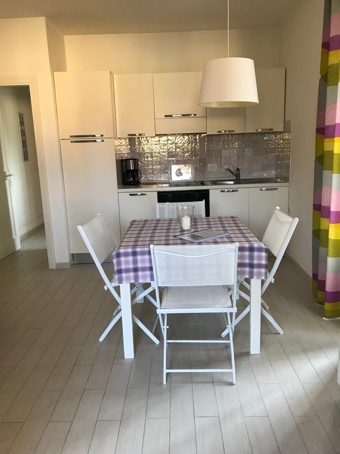 Aparthotel Residenza Le Logge Torri Del Benaco Esterno foto