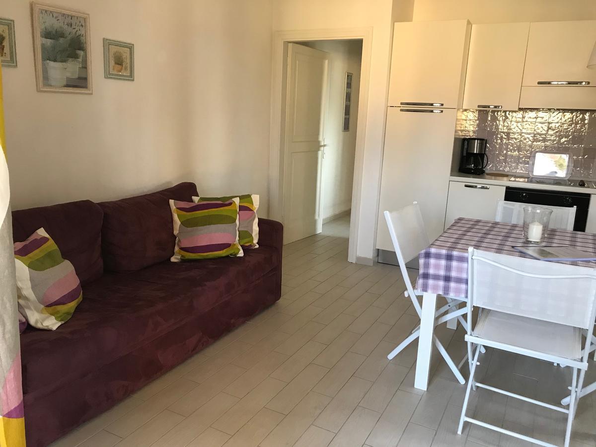 Aparthotel Residenza Le Logge Torri Del Benaco Esterno foto