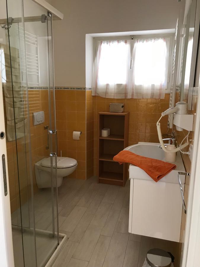 Aparthotel Residenza Le Logge Torri Del Benaco Esterno foto
