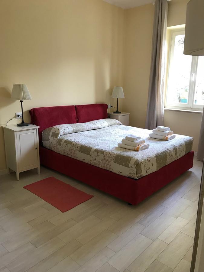 Aparthotel Residenza Le Logge Torri Del Benaco Esterno foto