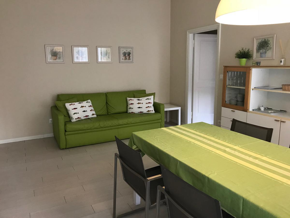 Aparthotel Residenza Le Logge Torri Del Benaco Esterno foto