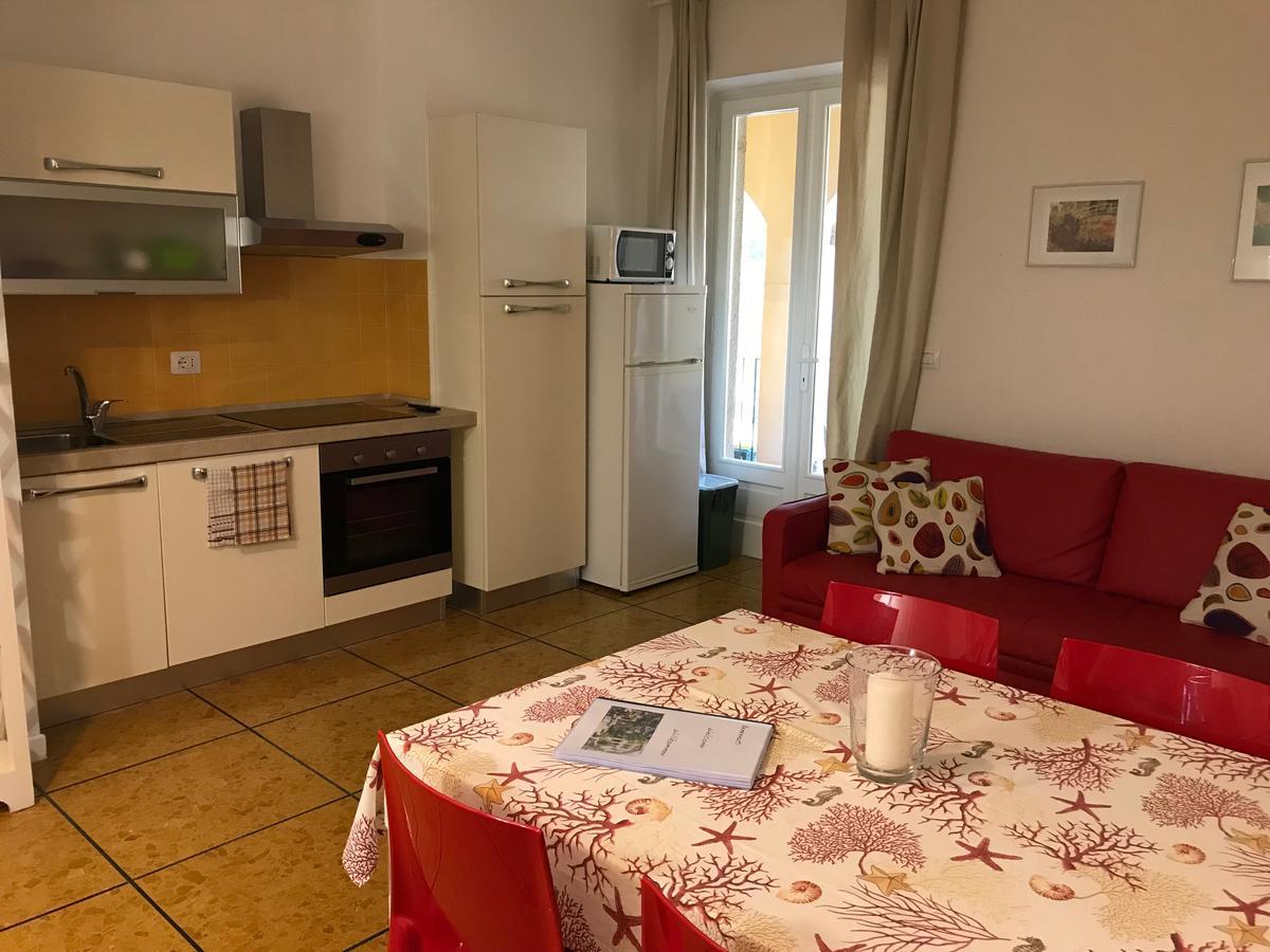 Aparthotel Residenza Le Logge Torri Del Benaco Esterno foto
