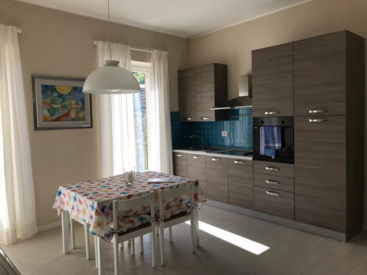 Aparthotel Residenza Le Logge Torri Del Benaco Esterno foto