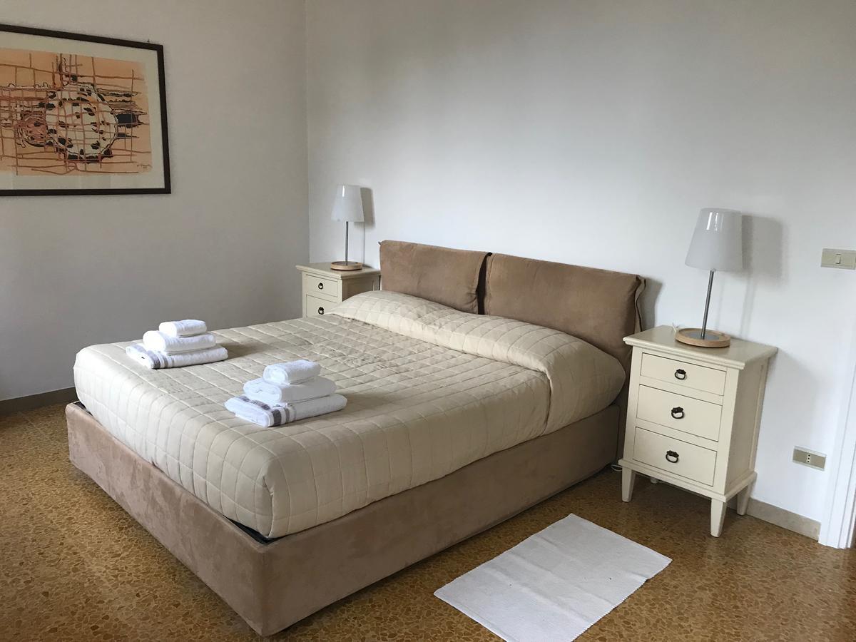 Aparthotel Residenza Le Logge Torri Del Benaco Esterno foto