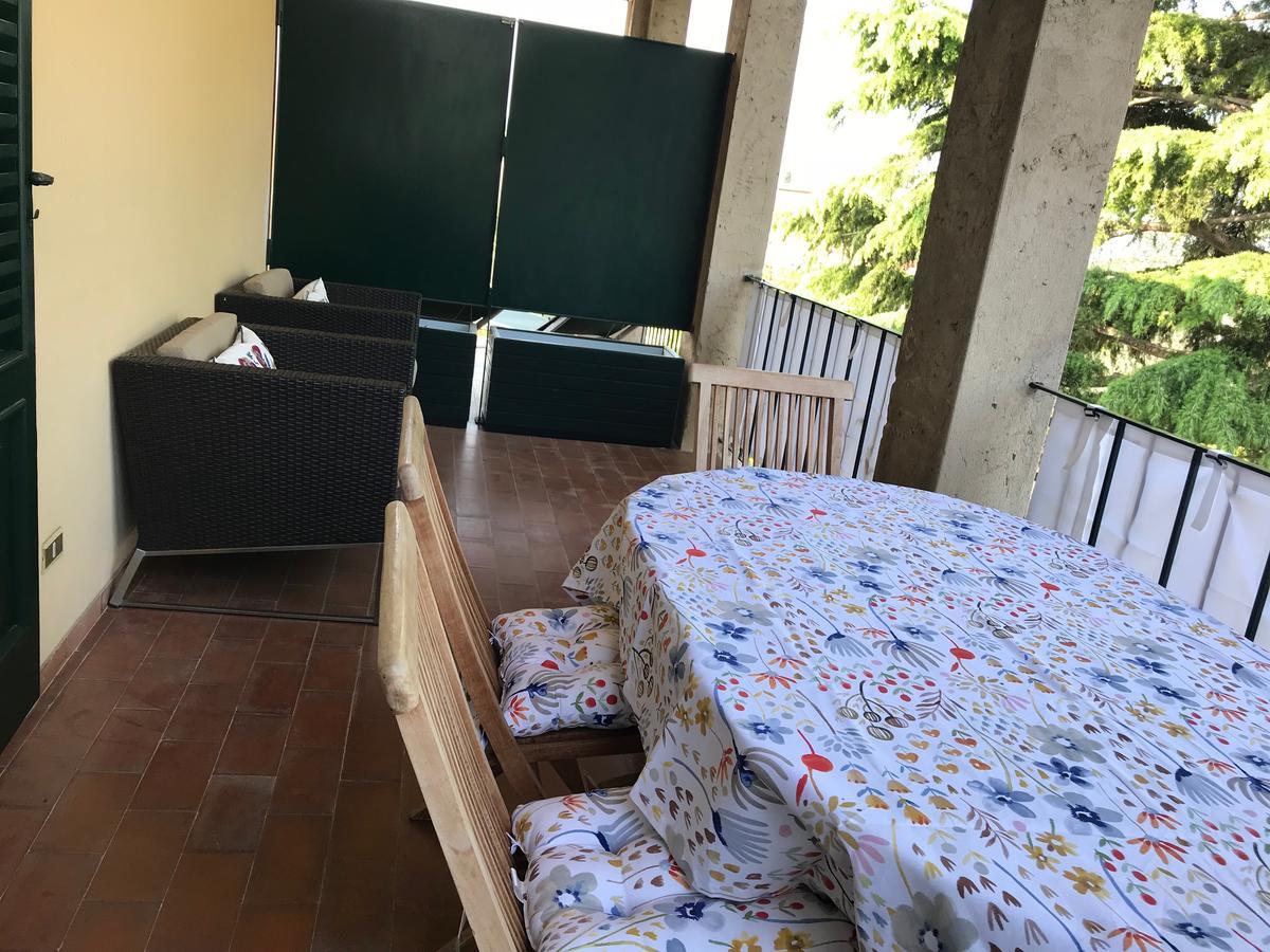 Aparthotel Residenza Le Logge Torri Del Benaco Esterno foto